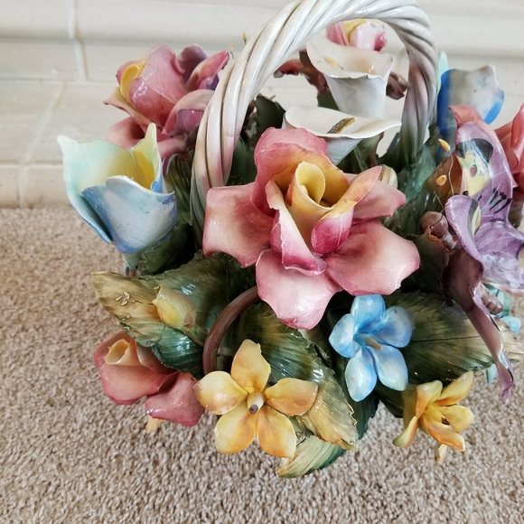 ❤EUC❤ CAPODIMONTE LARGE BASKET - Picture 4 of 16